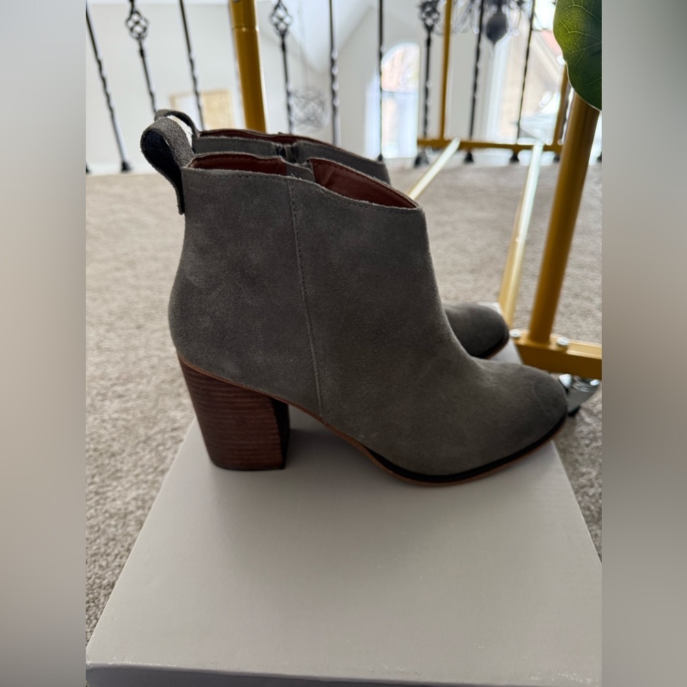 BP Lance size 7.5 Gray Suede Ankle Boots. Lightly worn